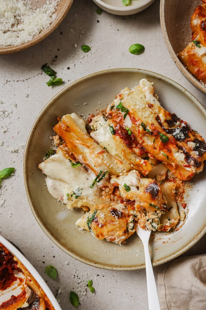 Cannelloni pasta stuffed with spinach and ricotta filling topped with bechamel sauce.