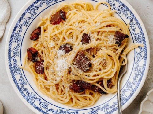 Authentic Roman carbonara pasta dish